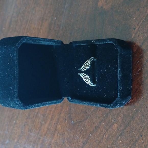 Silver 925 Angel Wing Ring Size 8 - Picture 5 of 5